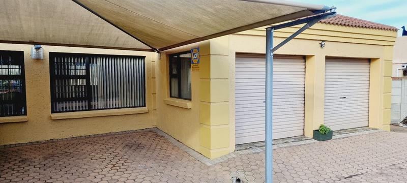 4 Bedroom Property for Sale in Menkenkop Western Cape